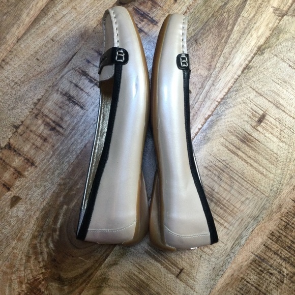 Sperry Top Sider slip on patent leather loafers Cream with Gold trim - Picture 4 of 6